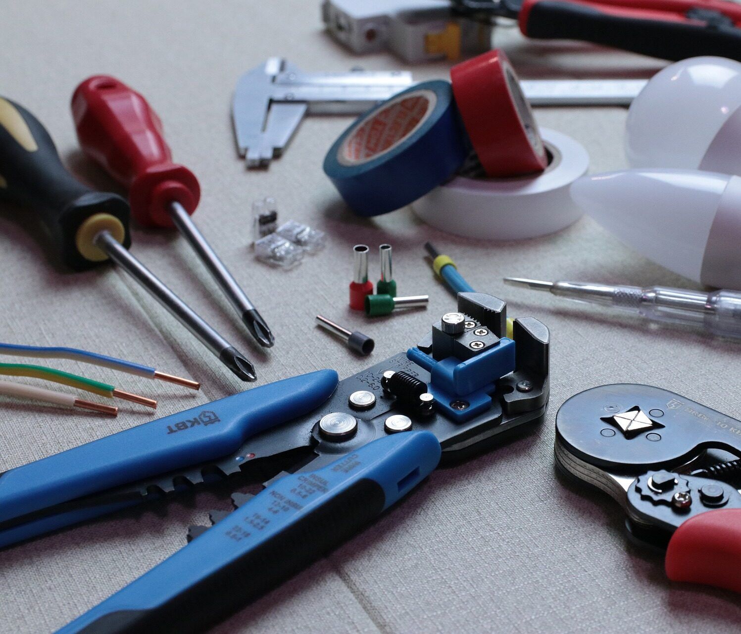 START solutioni tecniche- Gualtieri- RE: il mestiere di elettricista